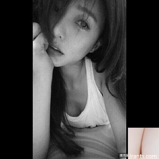 ~Mico Zhang Weichun~ Selfie dari atas ke bawah memperlihatkan alur ganda yang seksi, super cantik (21P)