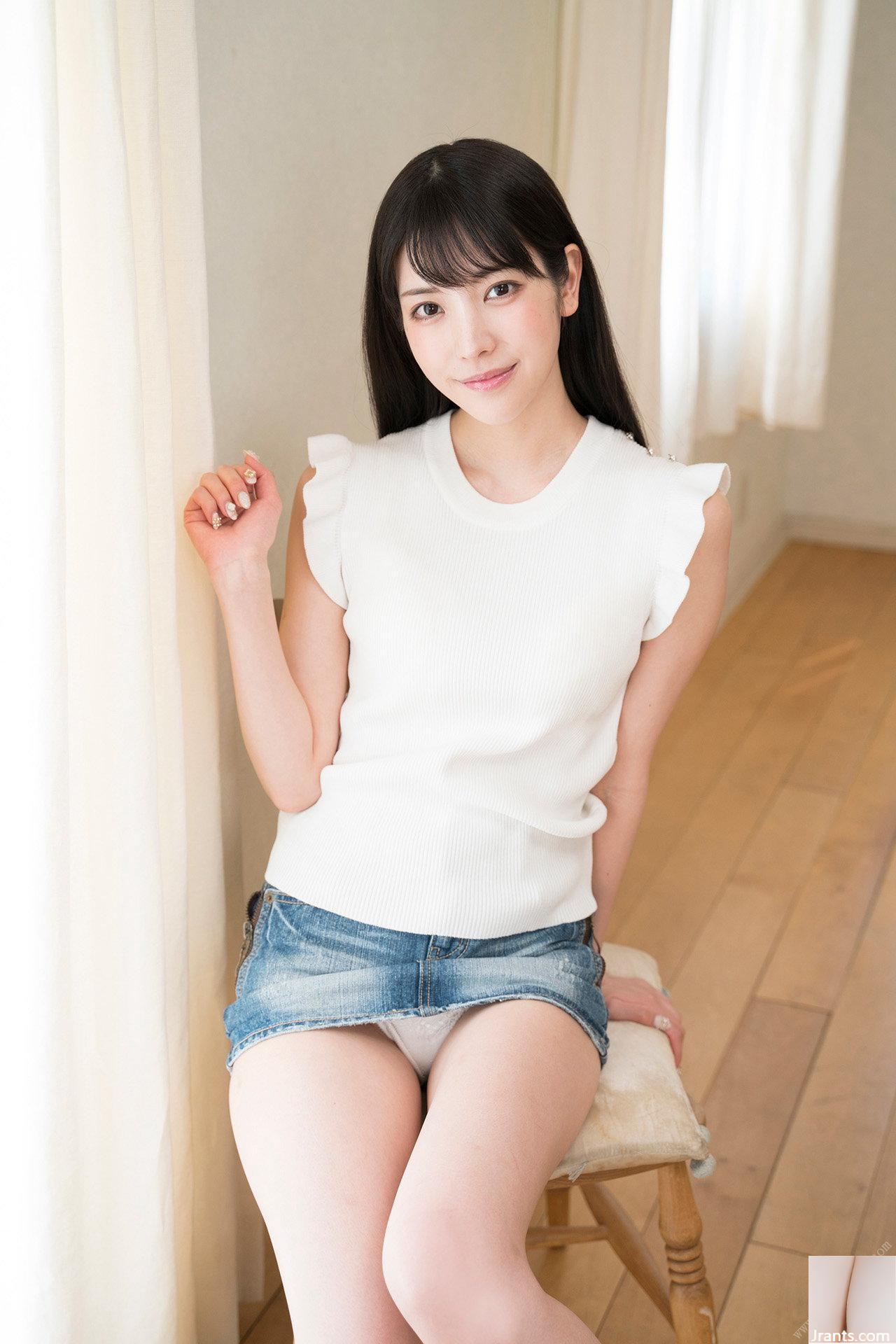 Clarity Digital Photo Collection Kaede Karen (112P)