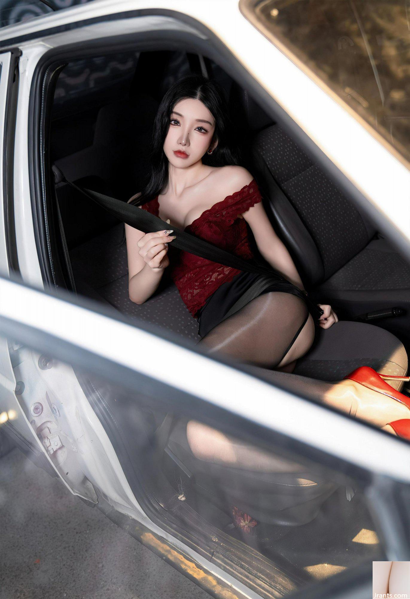 (XiuRen Extra) XiuRen linda modelo Zhou Yuxi &#8220;Love in the Car&#8221; (98P)