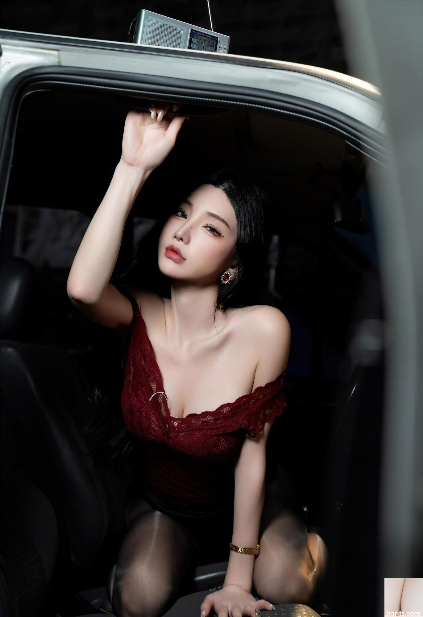 (XiuRen Extra) XiuRen linda modelo Zhou Yuxi &#8220;Love in the Car&#8221; (98P)