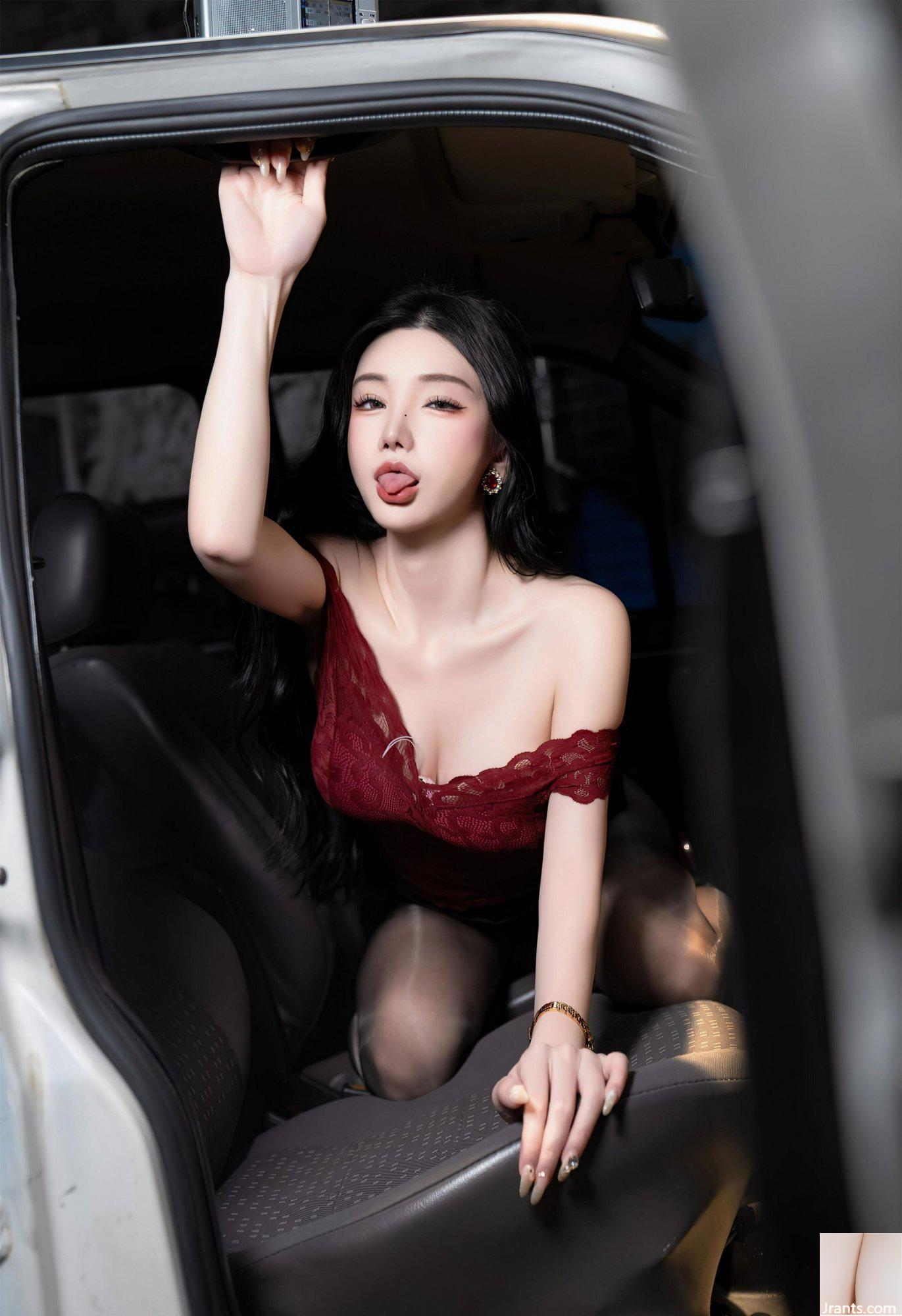 (XiuRen Extra) XiuRen linda modelo Zhou Yuxi &#8220;Love in the Car&#8221; (98P)