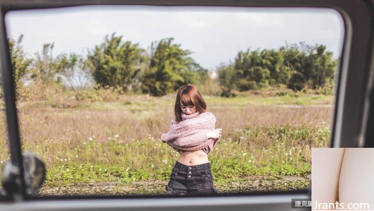 On peut encore avoir de gros seins dans la neige ! Fille super féroce en manteau libère ses seins (27P)