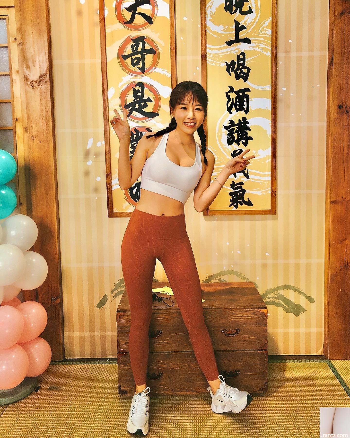 A foto decotada de &#8220;Ruby_Lin&#8221; com uma figura justa é tão tentadora que é tão sexy! (11P)