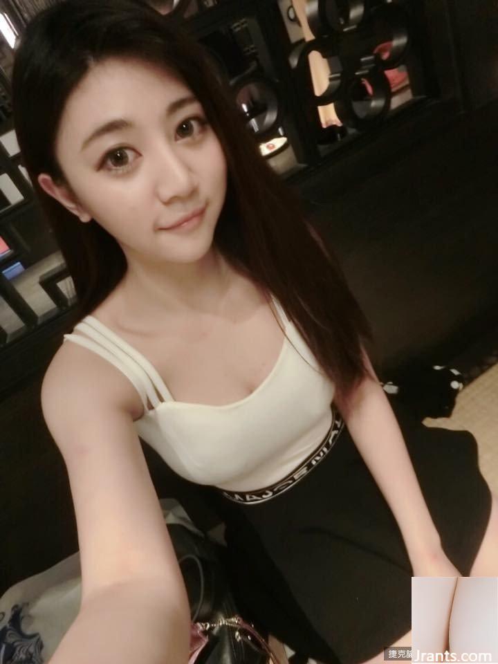 Xia Yanxin, fille sexy de 20 ans aux gros seins, assiste au mariage (24P)