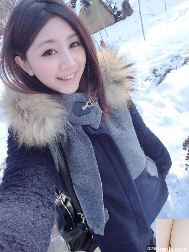 Xia Yanxin, fille sexy de 20 ans aux gros seins, assiste au mariage (24P)