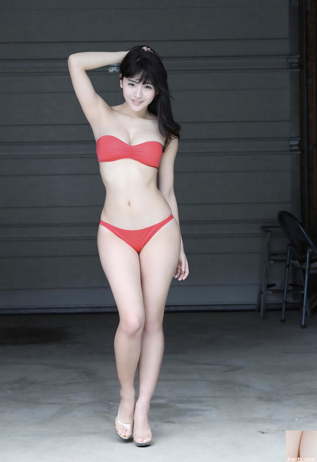 (Rina Asakawa) Belle fille (le corps est le meilleur) exhibant de gros seins et des fesses (22P)