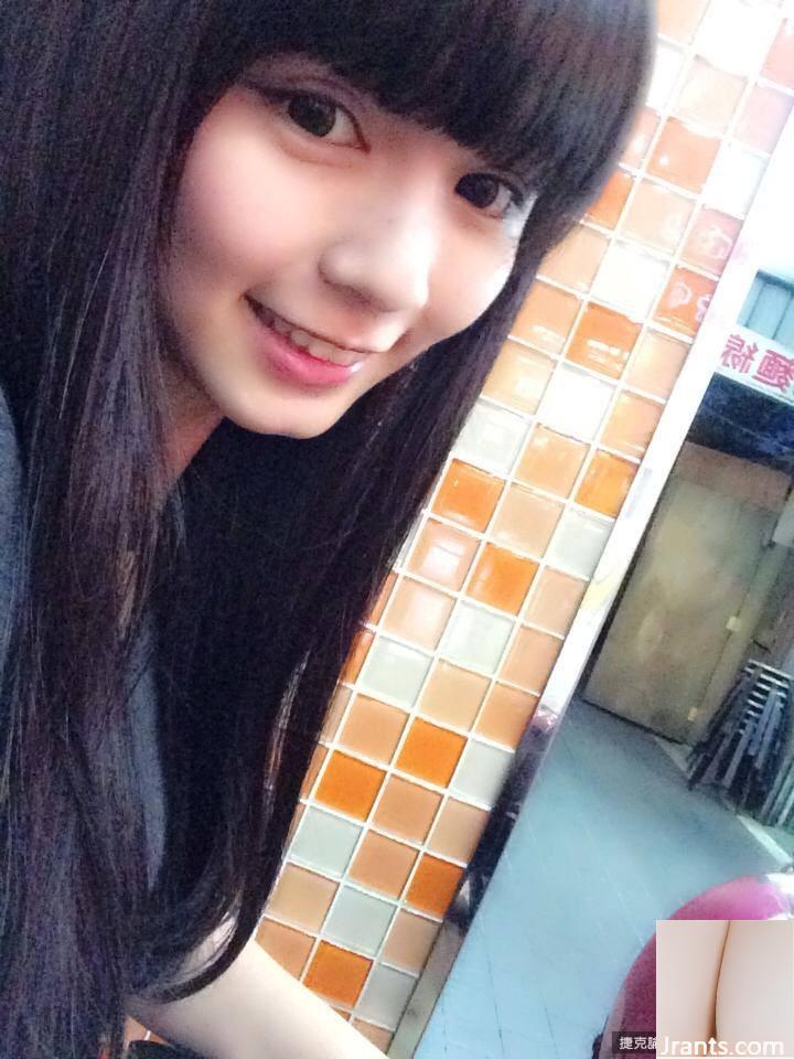 32C sweet Madou~Sweetheart Xiaoya~mengenakan piyama seksi berpotongan rendah yang menarik sebelum tidur (53P)