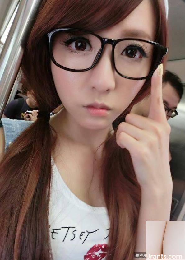 32C Madou quente de pernas compridas ~ Queenie Bubu (Guo Xiaobu) ~ Selfie no carro (33P)