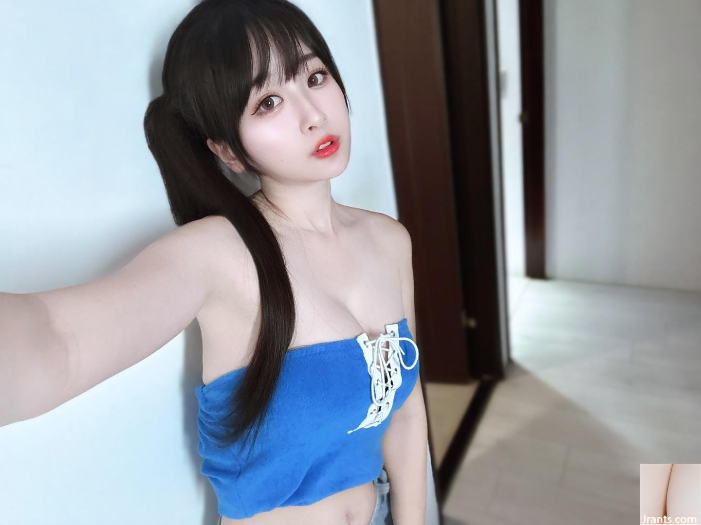 Lingkar pinggang &#8220;Weiwei&#8221; yang cantik dengan sempurna menunjukkan sosok montok dan seksi (23P)