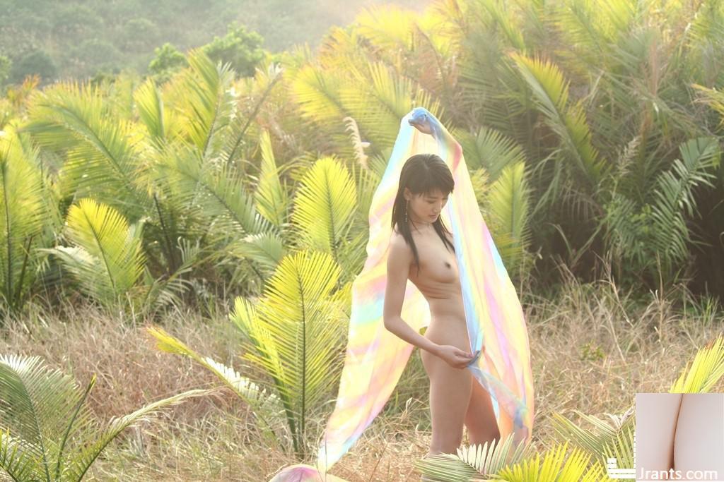 (Colección de modelos chinos) La parte inferior del modelo chino Maomao de una mujer casada es fotografiada al aire libre en una escala media en privado (62P)