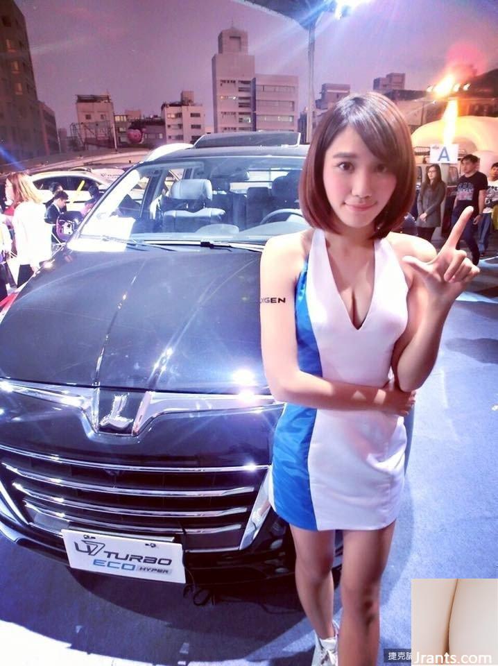 Manusia lebih berbahaya daripada mobil! Gadis cantik Carly berbagi foto seksi (19P)