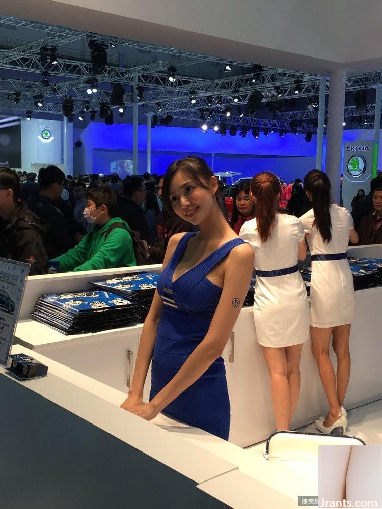 El modelo Zhao Litong en el Salón del Automóvil de Volkswagen (22P)