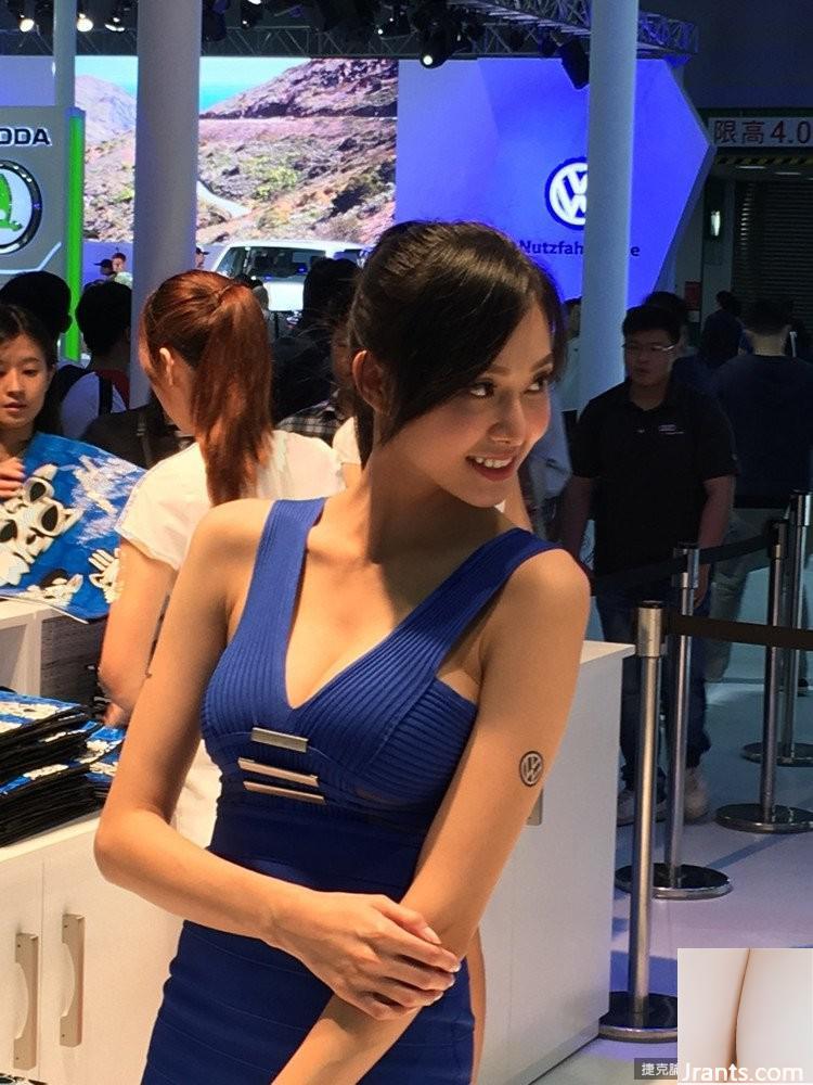 Le mannequin Zhao Litong au Salon de l&#39;auto Volkswagen (22P)