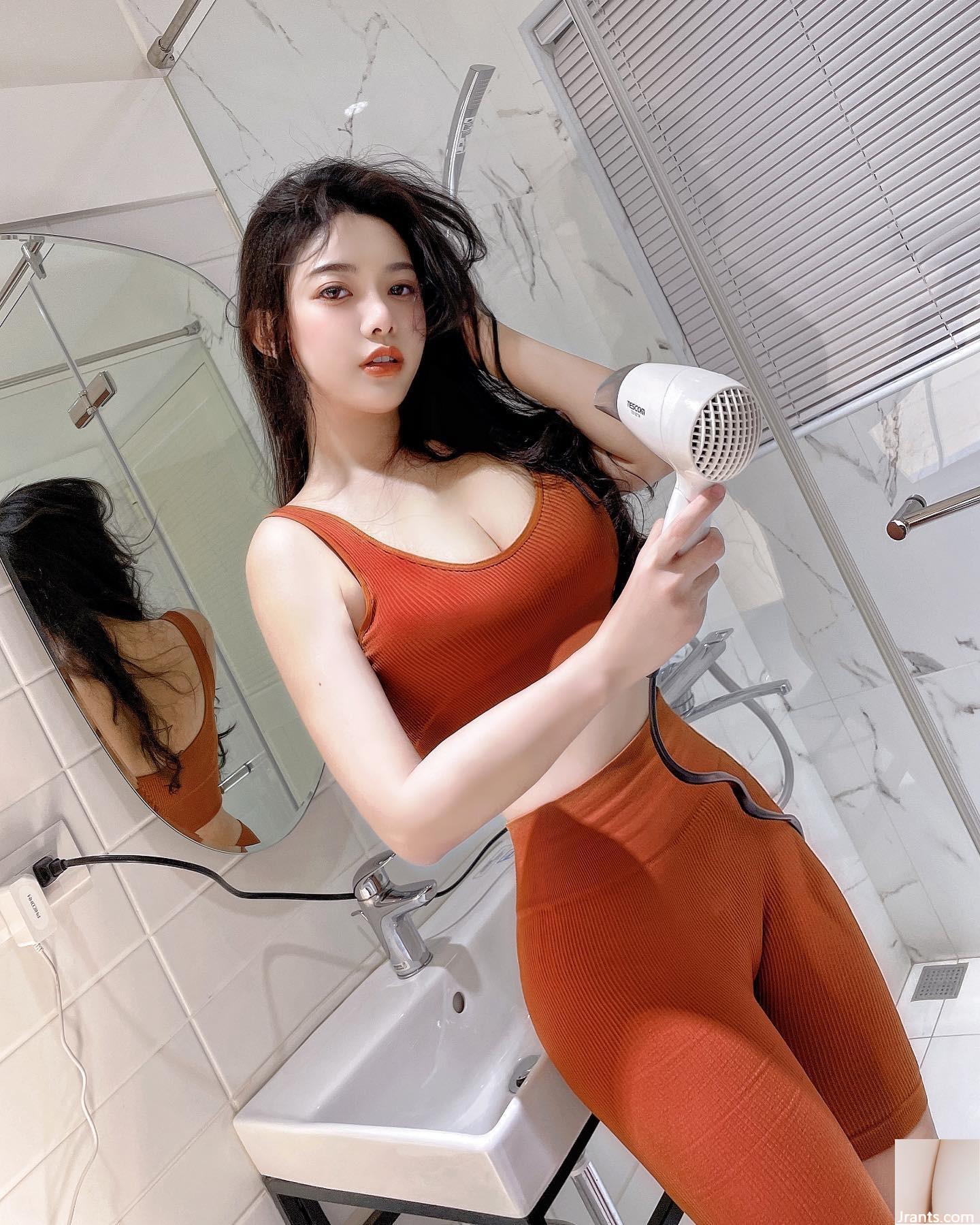 궁극의 유혹 &#39;아이리스 후오&#39;는 아름다운 소녀 같은 외모에 가슴이 가득하다 (22P)