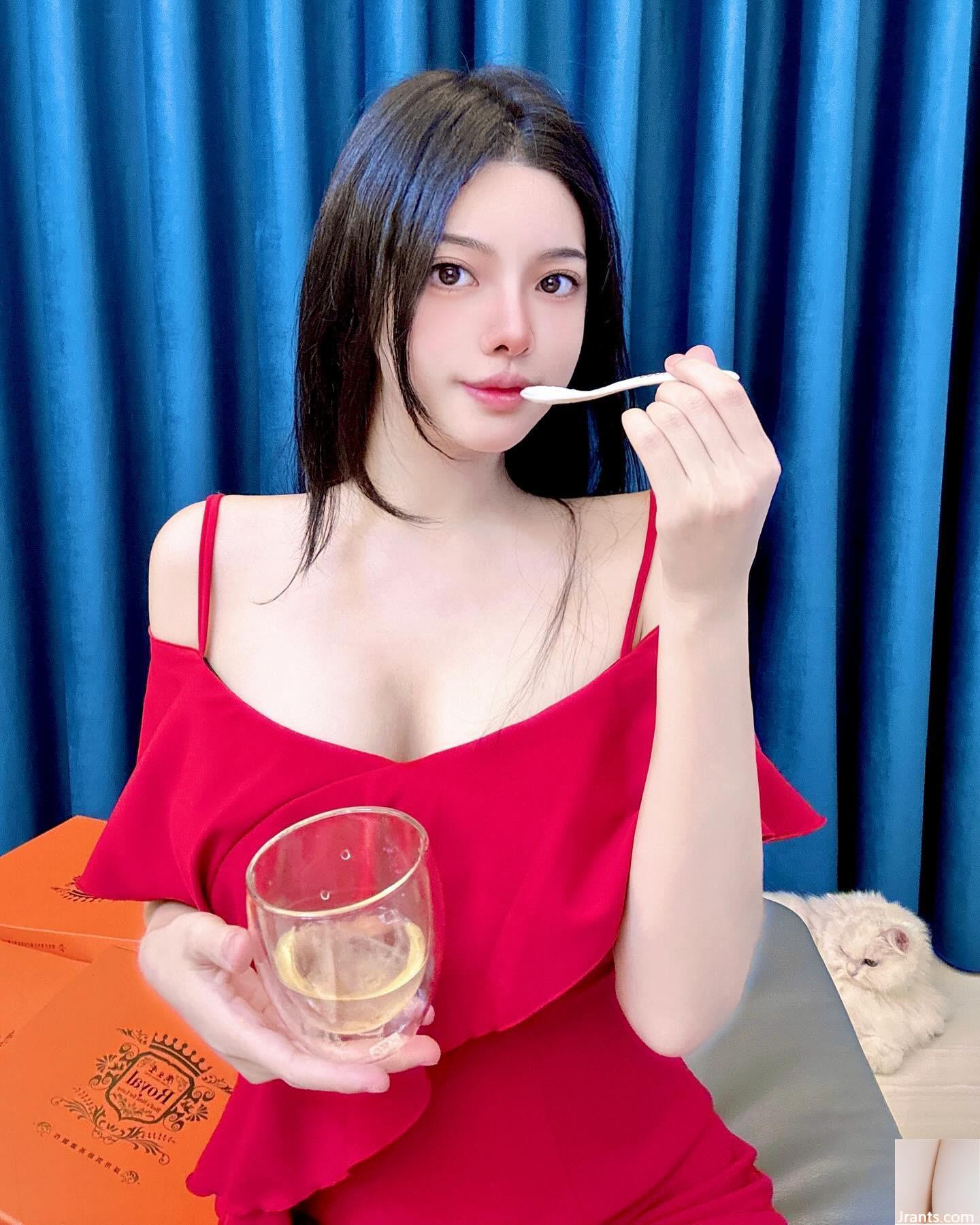 궁극의 유혹 &#39;아이리스 후오&#39;는 아름다운 소녀 같은 외모에 가슴이 가득하다 (22P)