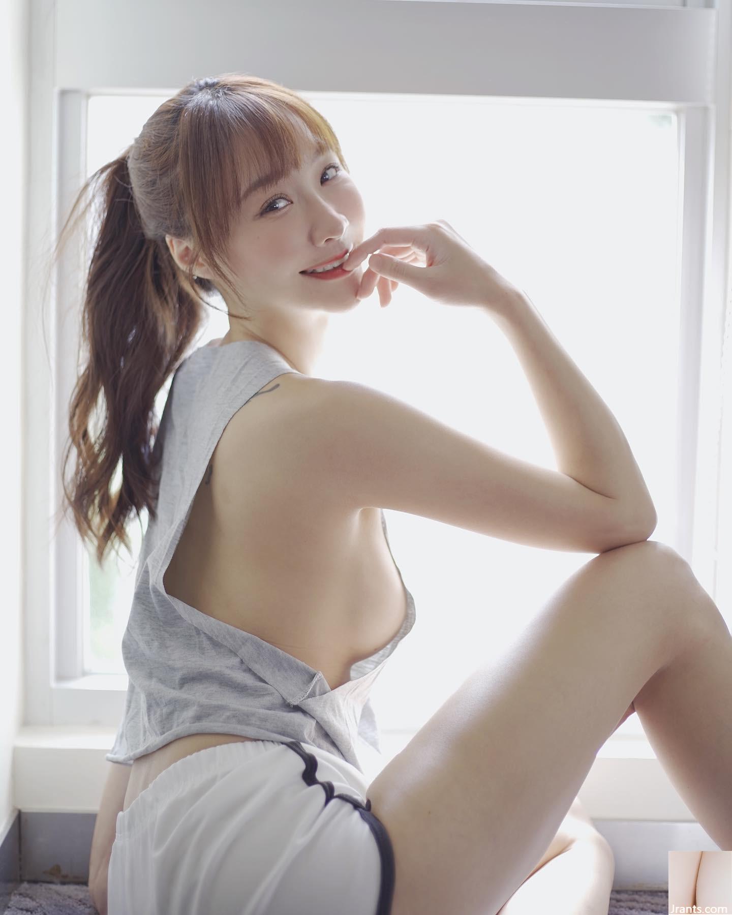 Le côté sexy irrésistible de la fille magique « Sunny » devient de plus en plus excitant à mesure que vous la regardez (23P)