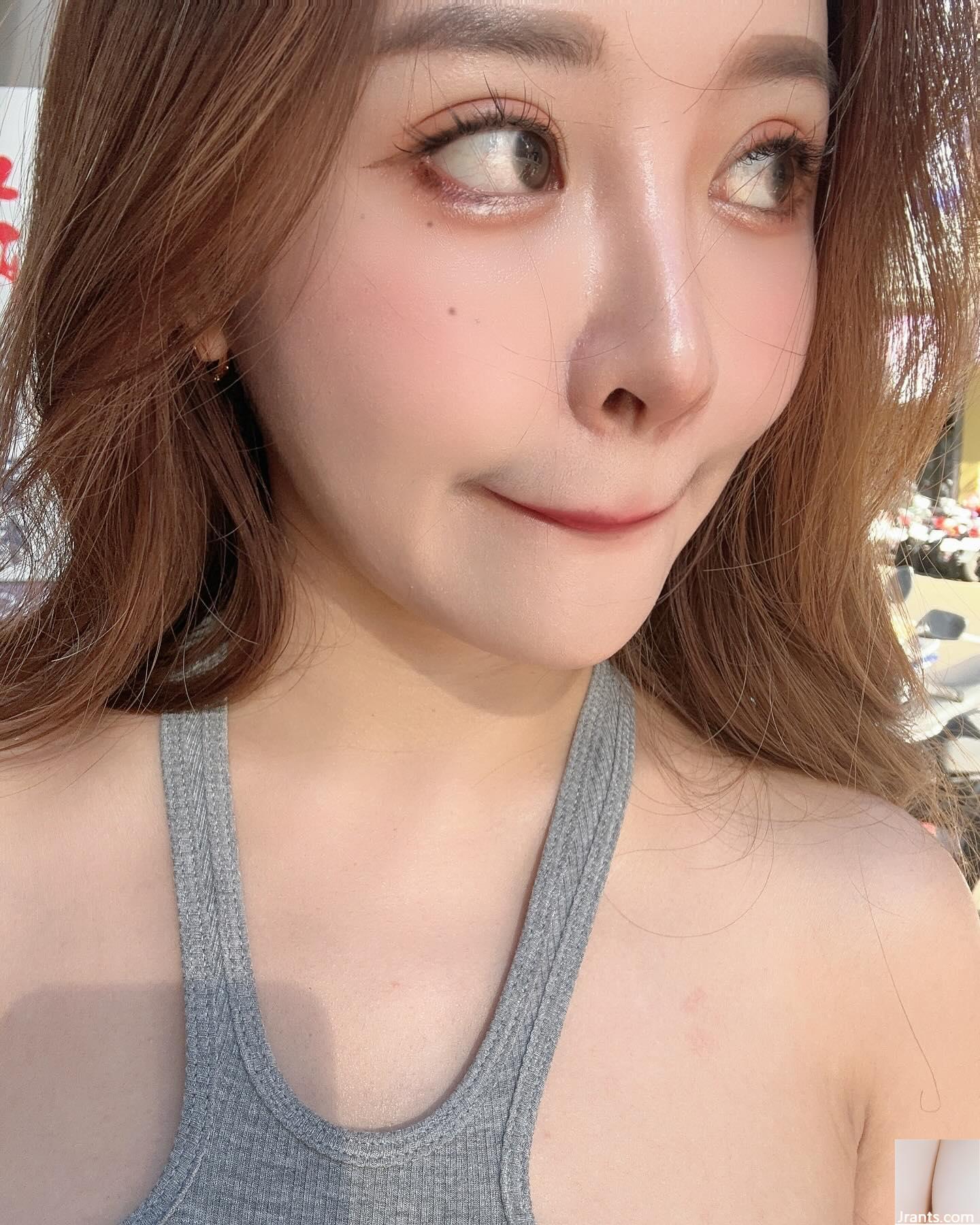아이리스 시에의 어린아이 같은 모습은 사람들의 상상력을 자극하는 화끈한 장면과 사악하고 아름다운 가슴을 가지고 있다(24P)