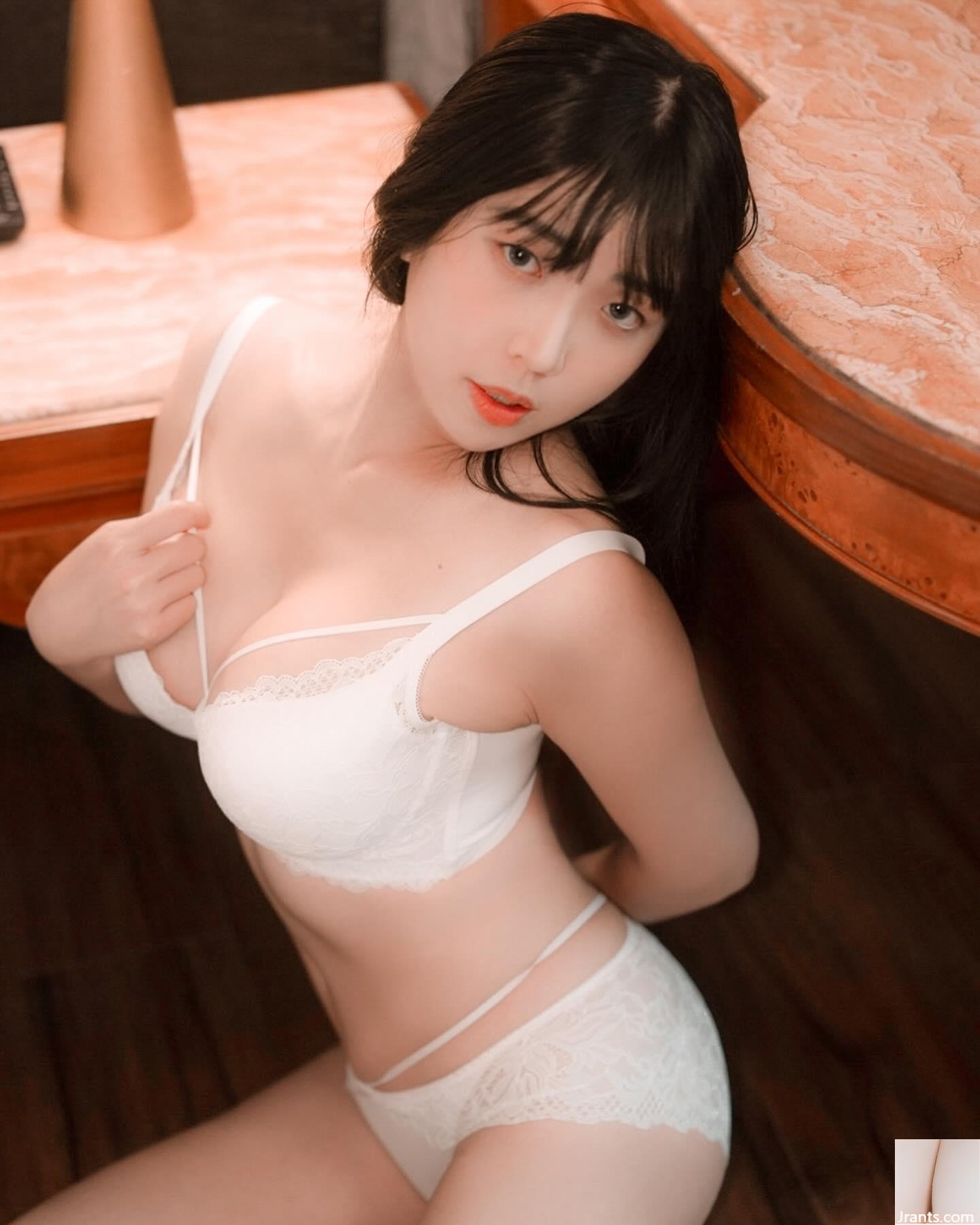 &#8220;Yuyu Kelly&#8221; تتمتع بابتسامة مزاجية وأسلوب جديد وشخصية مذهلة (23P)