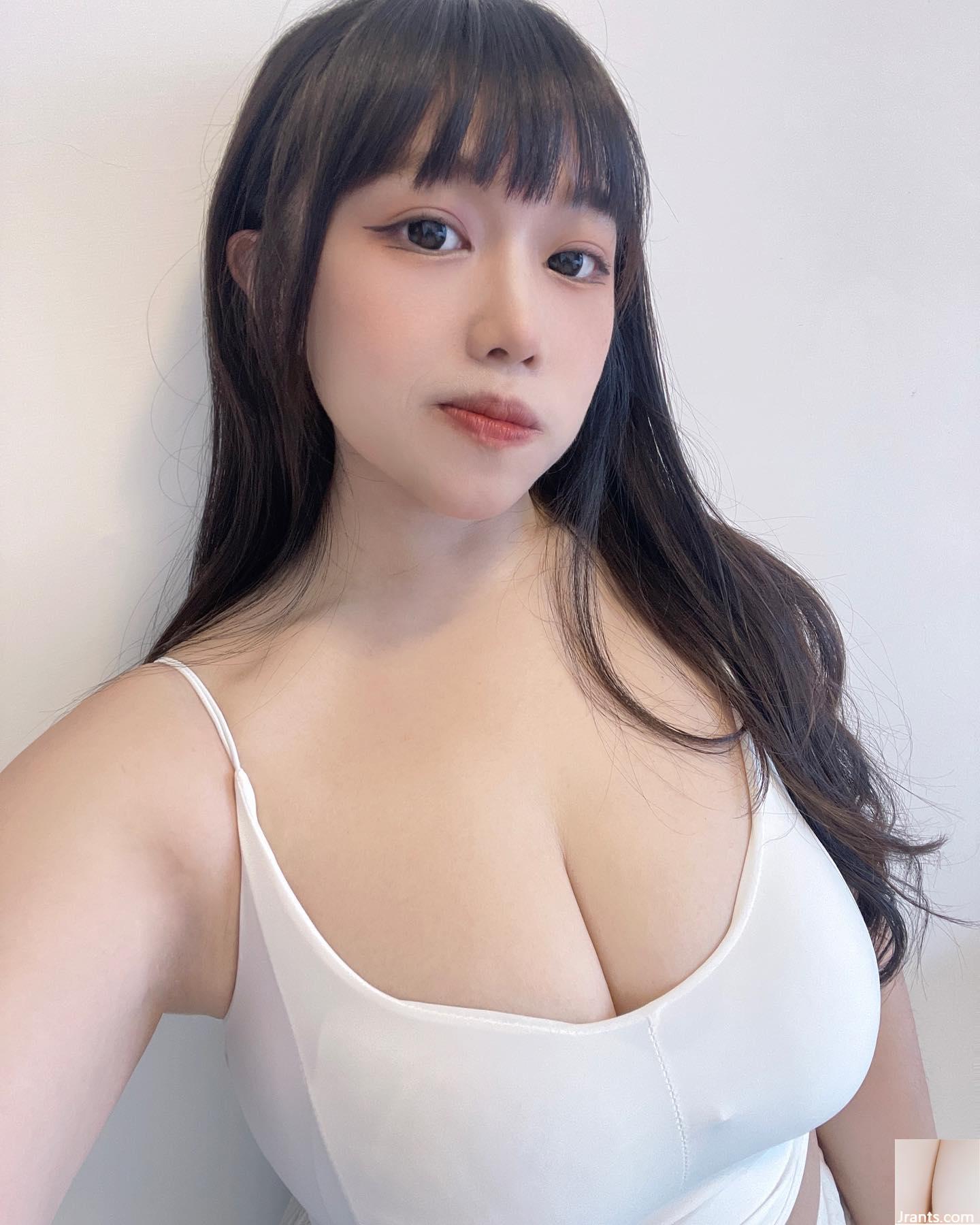 A belíssima &#8220;Emma Ouyang&#8221; tem uma pele clara que faz as pessoas se apaixonarem por ela à primeira vista (20P)
