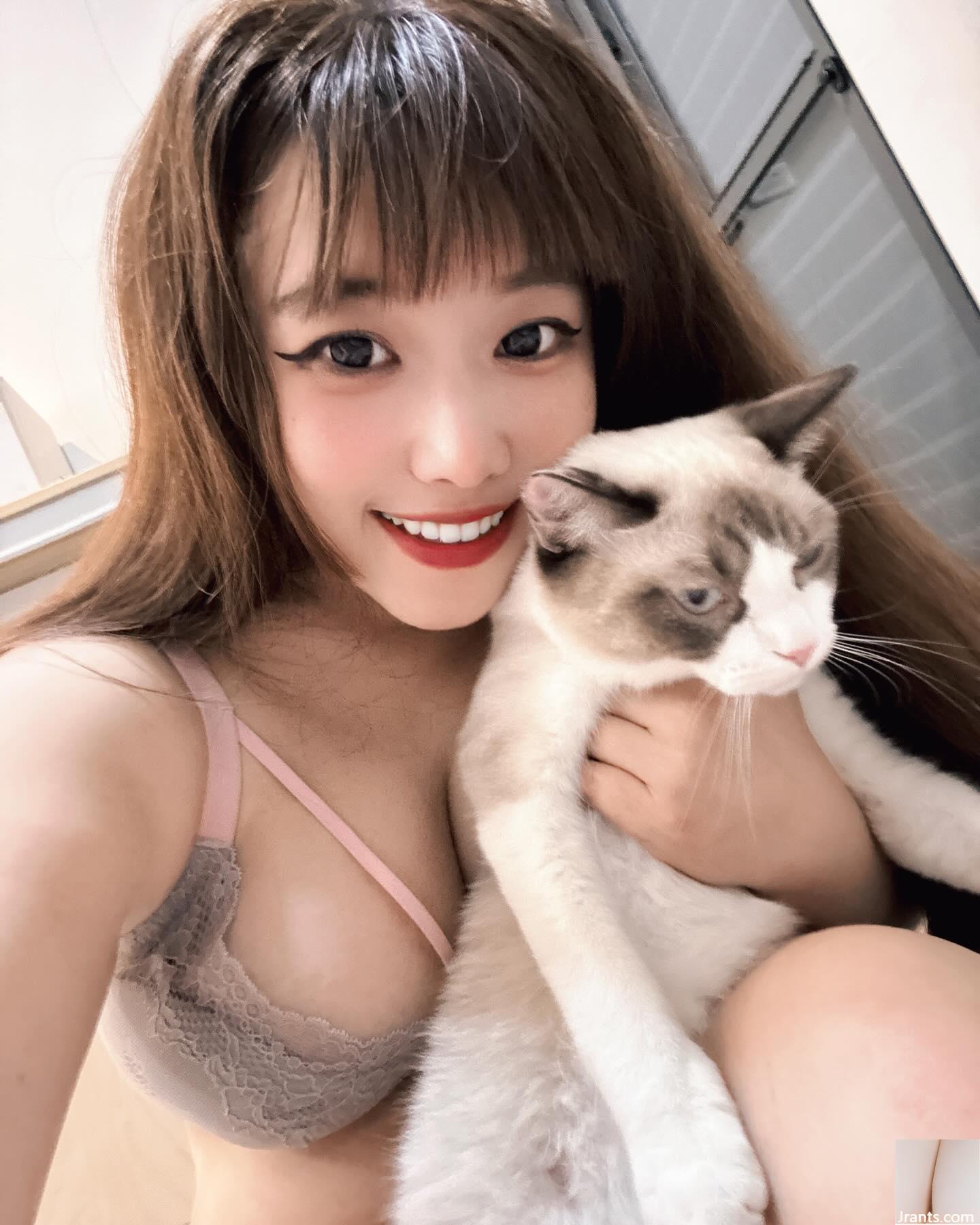 A belíssima &#8220;Emma Ouyang&#8221; tem uma pele clara que faz as pessoas se apaixonarem por ela à primeira vista (20P)