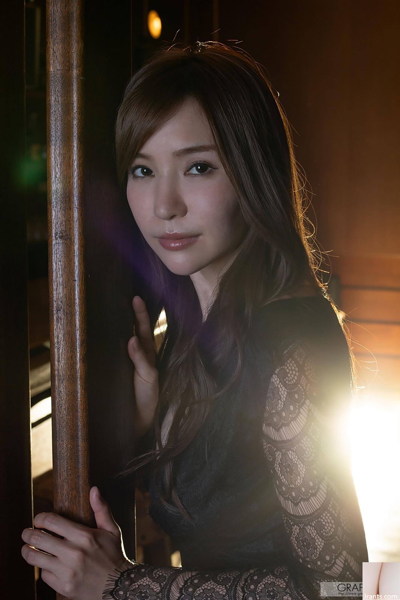 (Graphis) Aoi &#8220;Daya Tarik&#8221; (120P)