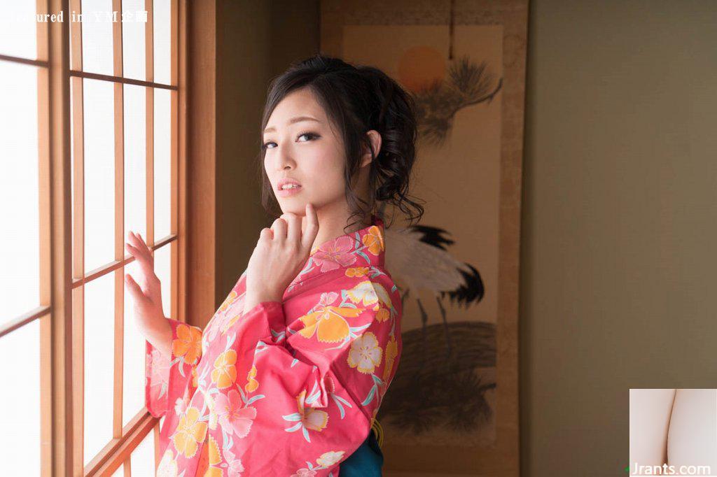 Chiaki Hidaka (20P), nachdem sie sich an einer steifen Yukata-Schönheit betrunken hatte