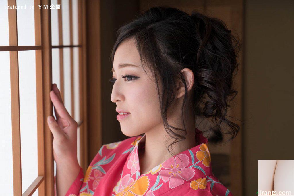 Chiaki Hidaka (20P), nachdem sie sich an einer steifen Yukata-Schönheit betrunken hatte