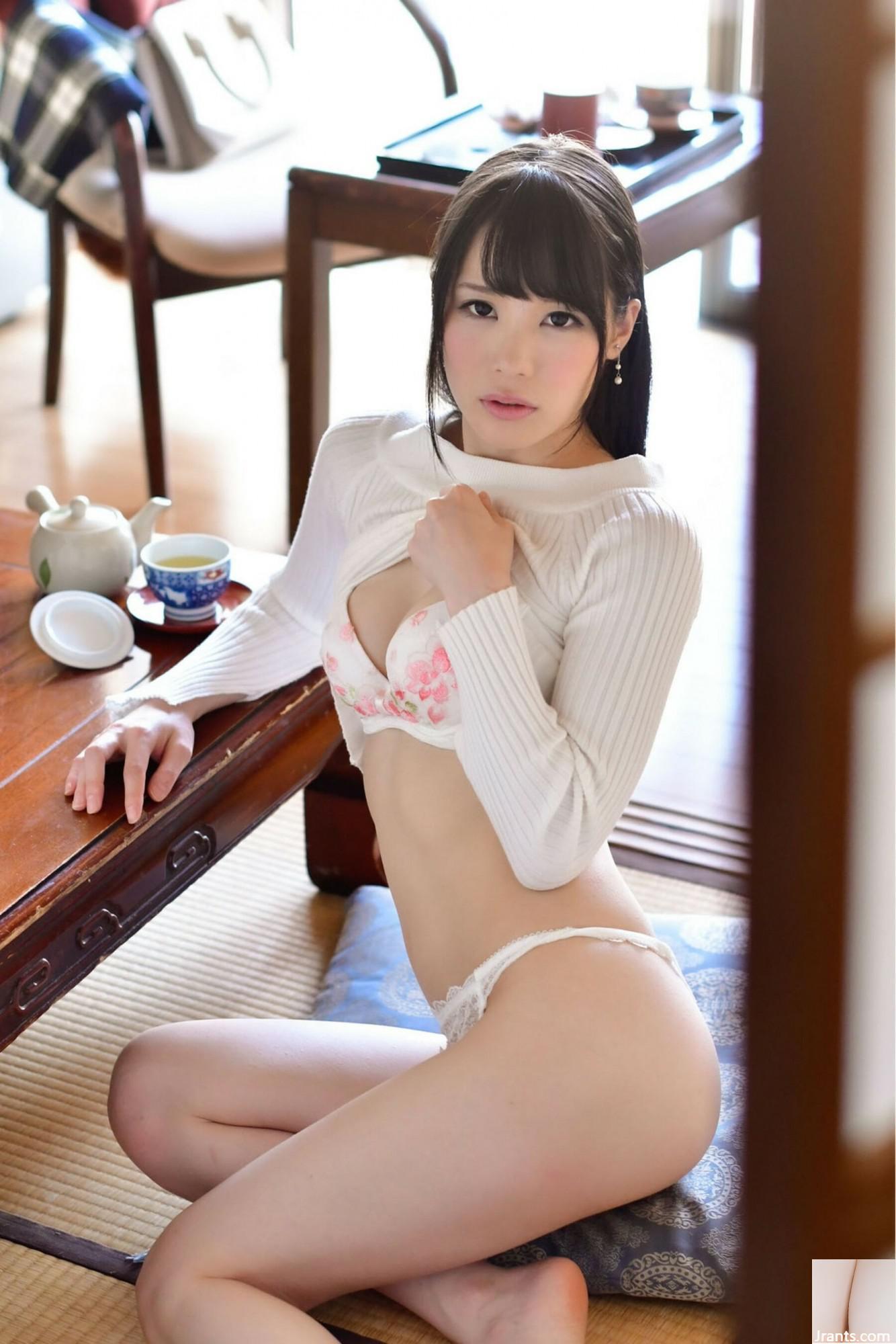 (Set model Jepang) Suzumura Airi (PESAN POSE 01) (115P)