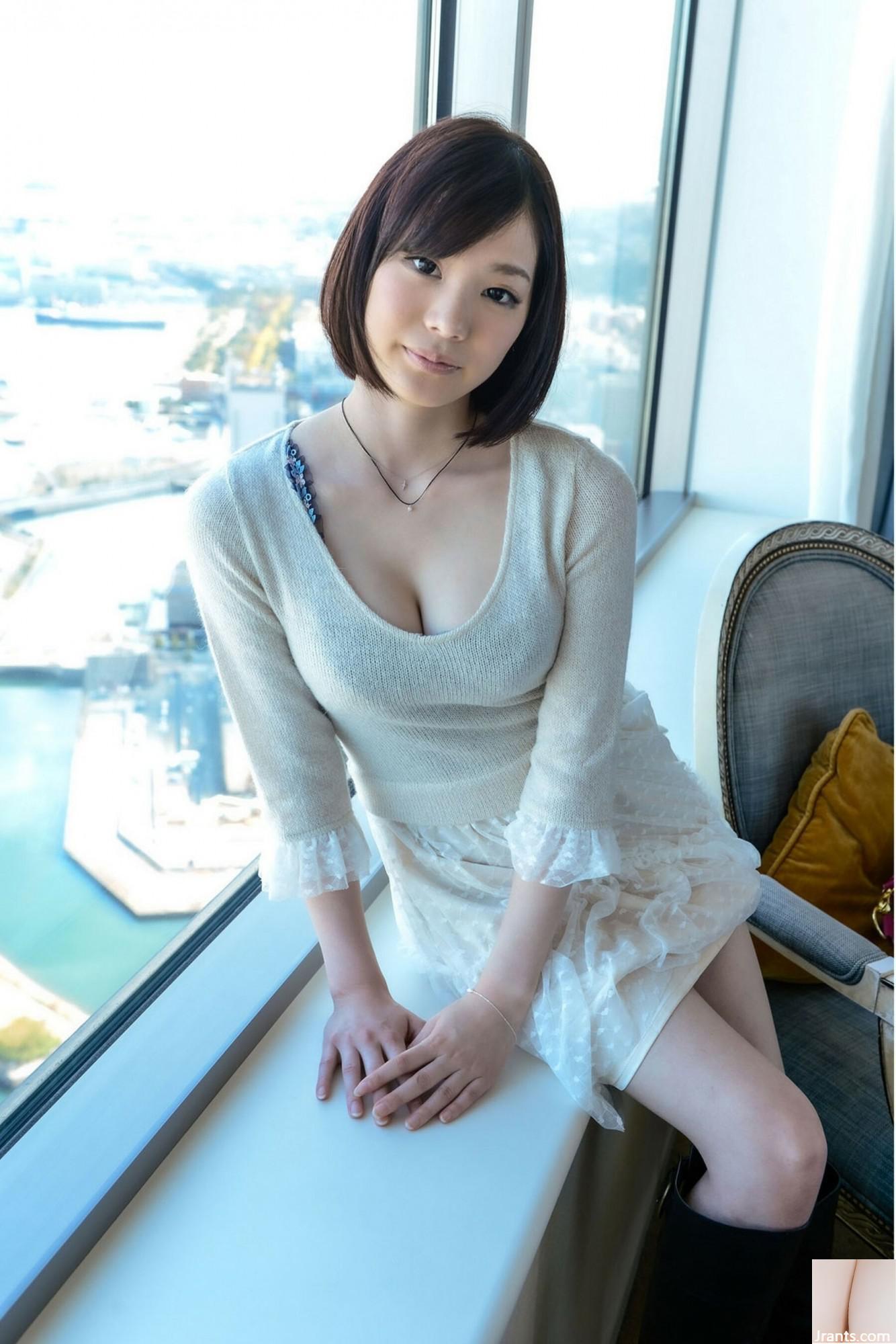 (Set model Jepang) Suzumura Airi (PESAN POSE 01) (115P)