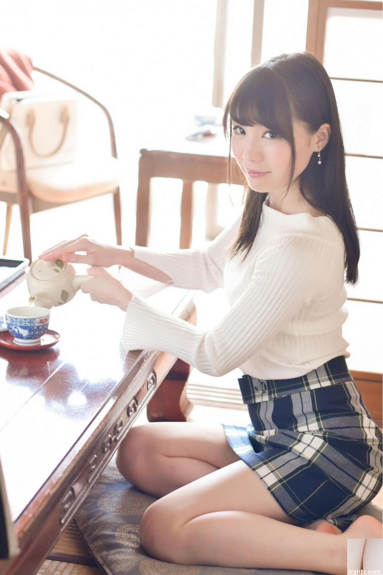 (Set model Jepang) Suzumura Airi (PESAN POSE 01) (115P)