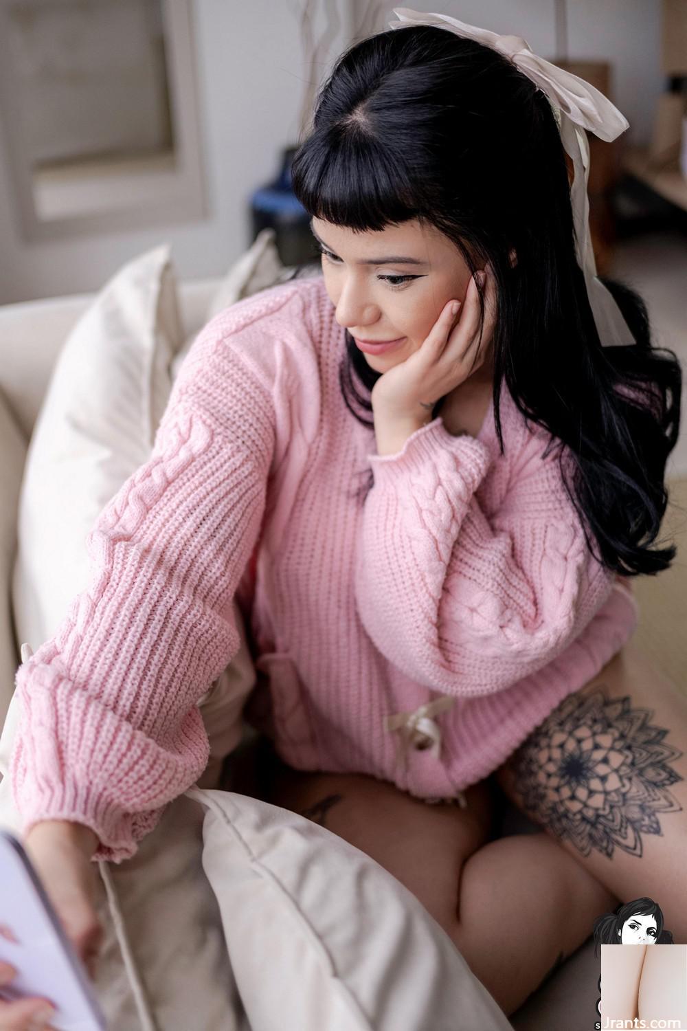 (Suicide Girls) 10 décembre 2024 – Anybloom – Love At Distance (56P)