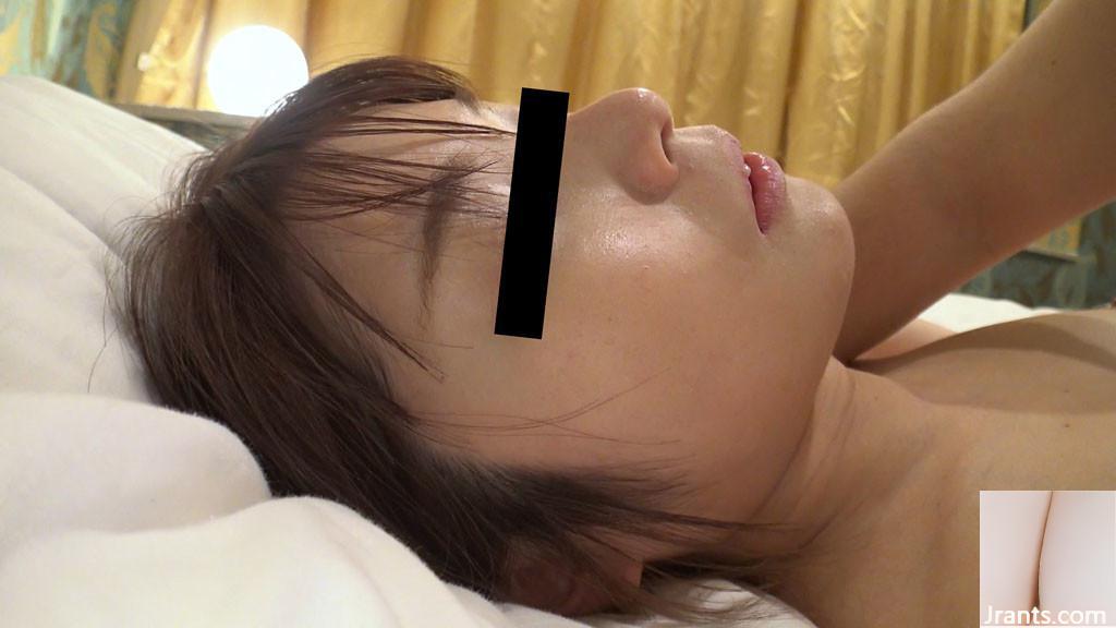 Akiko Yamakura: Un sacco di creampie per una ragazza che vuole fare sesso (21P)