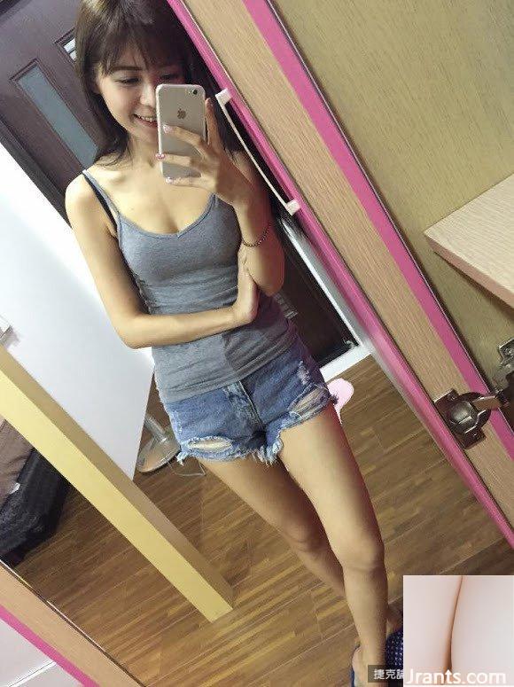 (Pequena Chen Yanxi) As fotos da garota gostosa Lin Yiyu vestindo uma roupa de menina se tornaram virais e os internautas gritaram: As mulheres mudaram em seus 18 anos (18P)!