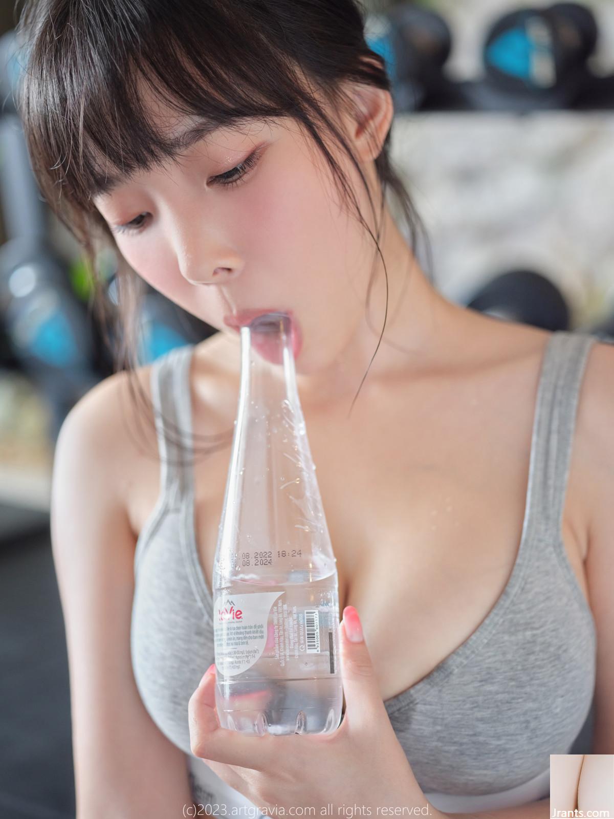 (강인경 叴!!锟斤拷) 깊은 도랑에서 섹시한 가슴과 몸매를 과시하는 것은 너무 파울입니다 (45P)