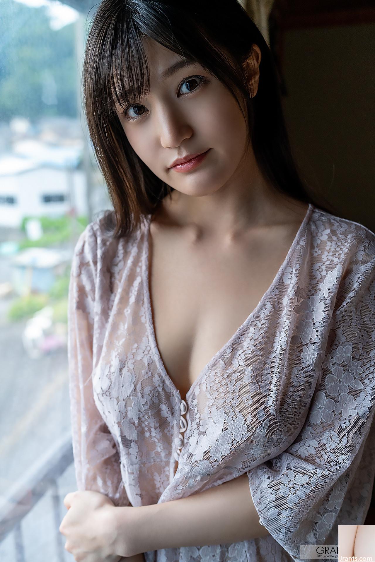 Takahashi Yuko) Não há limite para exibir sua boa figura&#8230; isso deixa as pessoas fascinadas (24P)