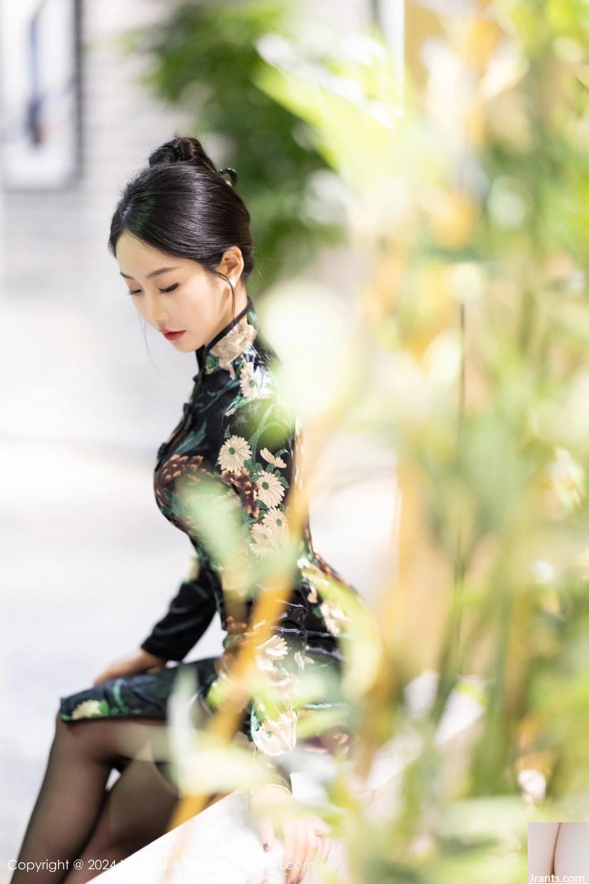 XiaoYu) Vo1.1218 Model Su Sua cheongsam hitam seksi memperlihatkan pakaian dalam sutra hitam dengan foto godaan sutra hitam ultra-tipis yang menawan (78P)