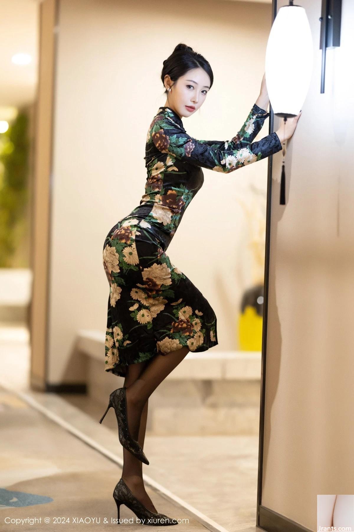 XiaoYu) Vo1.1218 Model Su Sua cheongsam hitam seksi memperlihatkan pakaian dalam sutra hitam dengan foto godaan sutra hitam ultra-tipis yang menawan (78P)