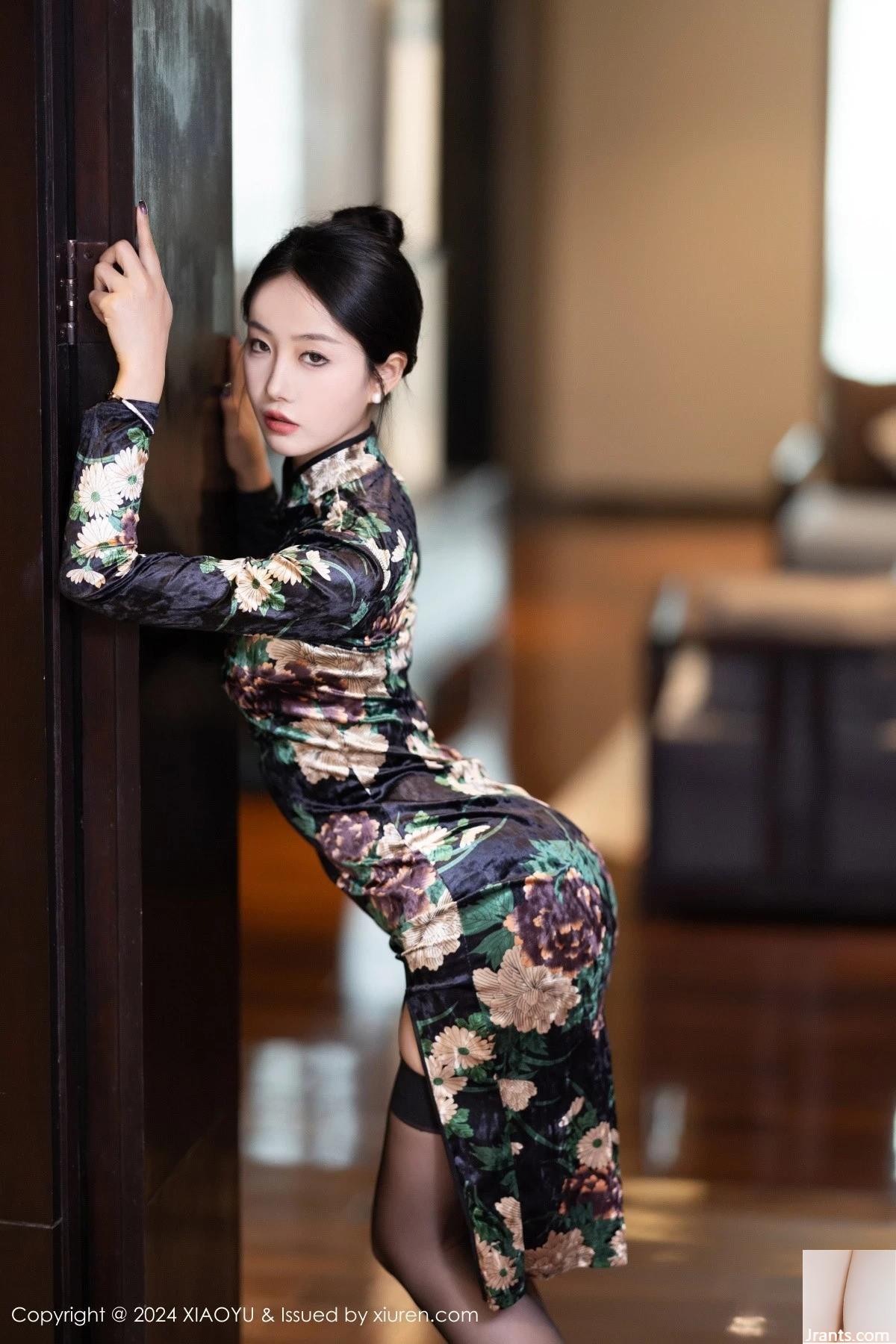 XiaoYu) Vo1.1218 Model Su Sua cheongsam hitam seksi memperlihatkan pakaian dalam sutra hitam dengan foto godaan sutra hitam ultra-tipis yang menawan (78P)