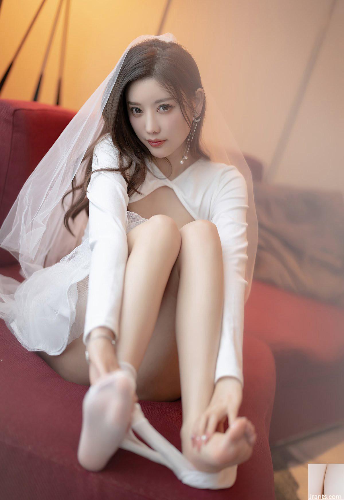 Yang Chenchen, belles jambes en bas blancs, talons hauts, robe de mariée sexy, jambes blanches et tendres tentantes, seins nus, série de photos super sales (13P)