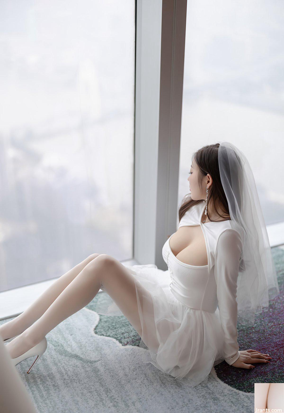 Yang Chenchen, belles jambes en bas blancs, talons hauts, robe de mariée sexy, jambes blanches et tendres tentantes, seins nus, série de photos super sales (13P)