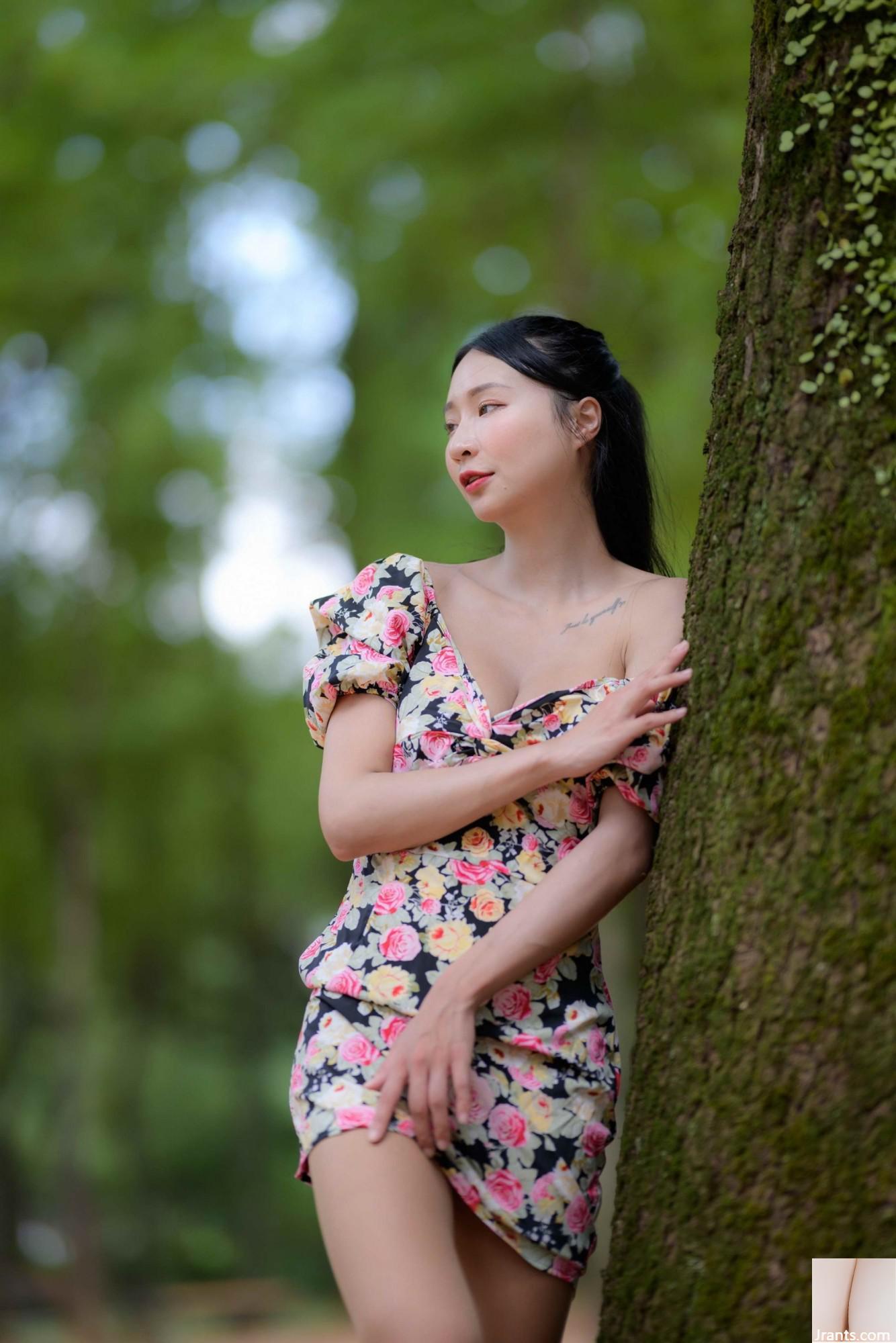 (Capítulo extra sobre lindas pernas) Modelo de beleza de pernas compridas Sunny em vestido de salto alto e lindas pernas (115P)