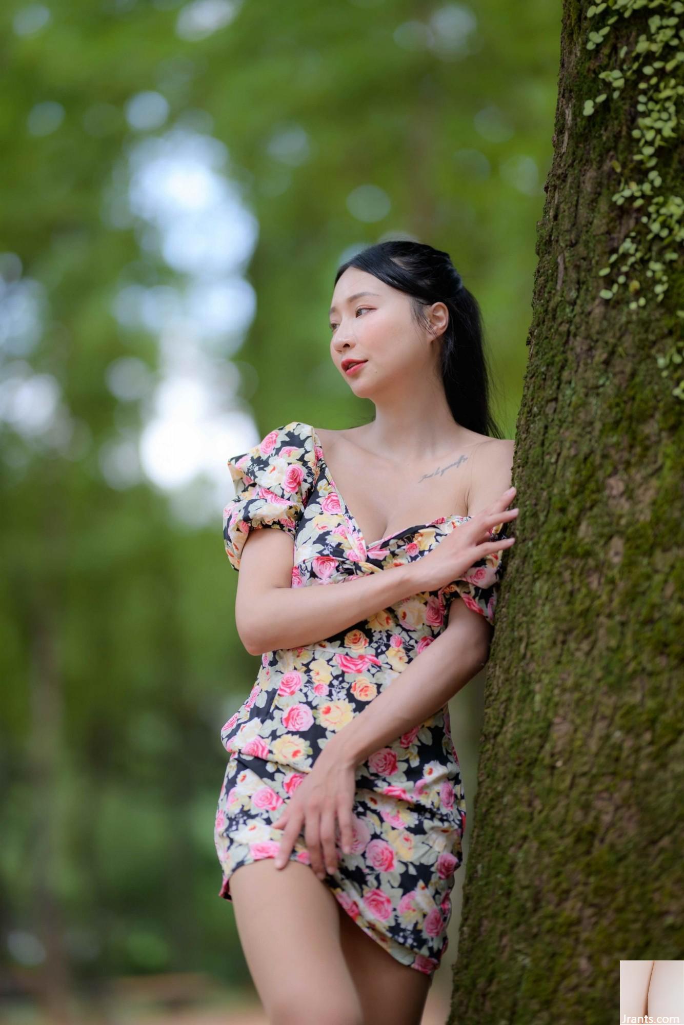 (Capítulo extra sobre lindas pernas) Modelo de beleza de pernas compridas Sunny em vestido de salto alto e lindas pernas (115P)