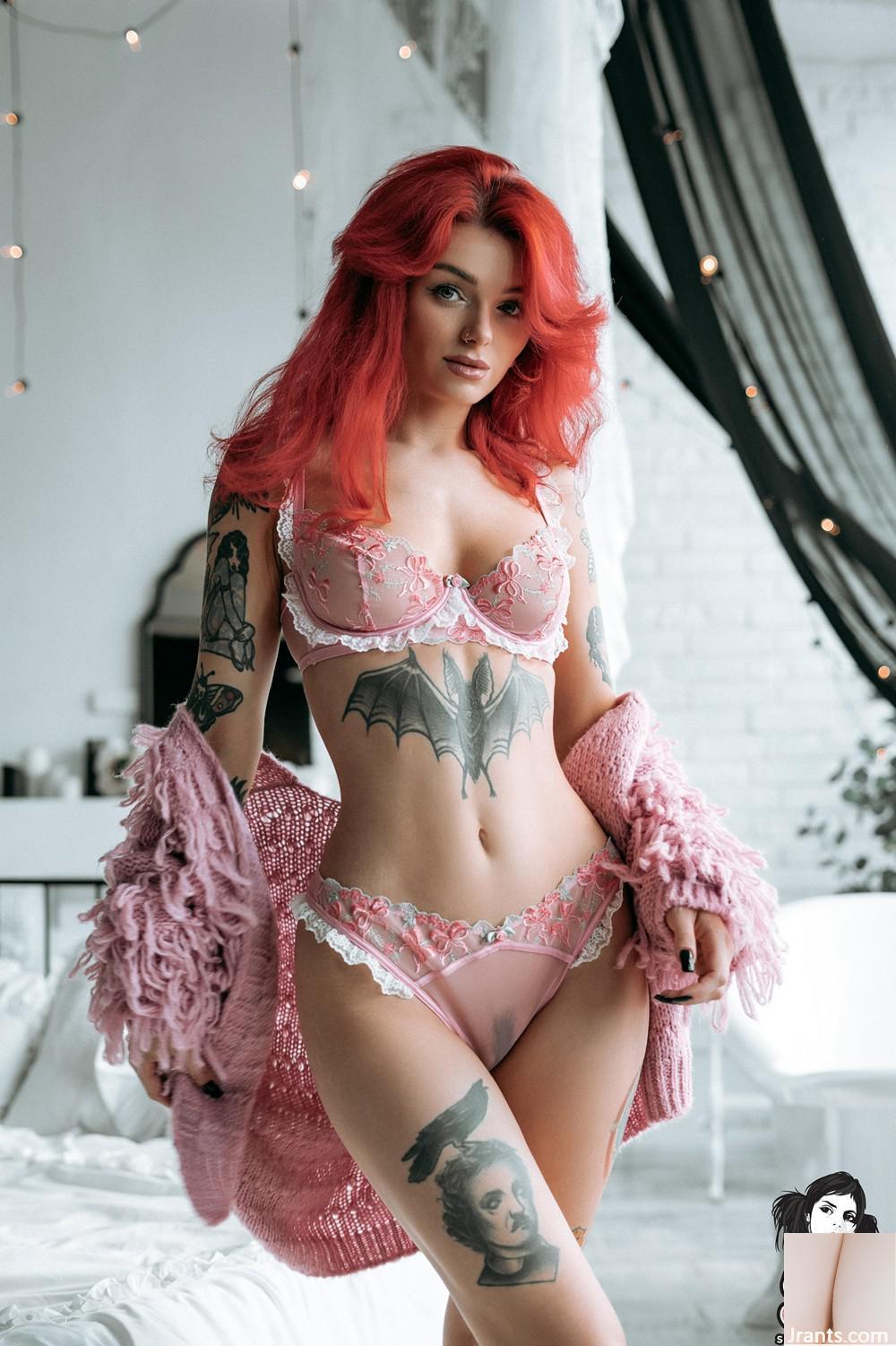 (Suicide Girls) 03 de janeiro de 2025 -sinni – Fico bem de rosa (44P)