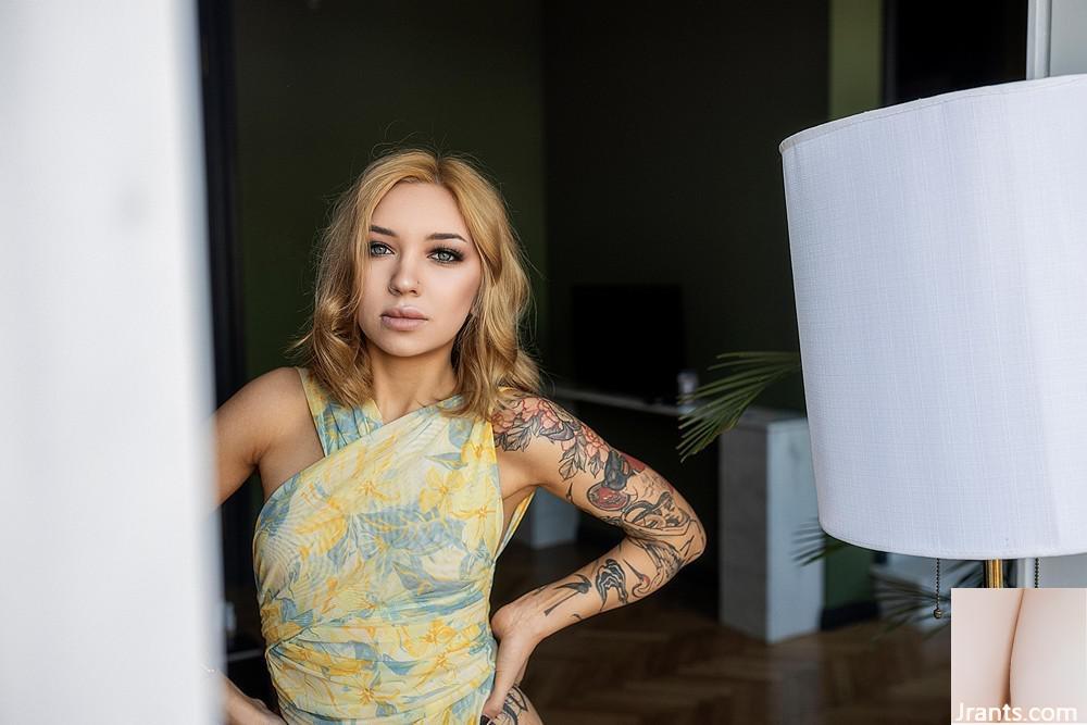 (Suicide Girls) 03 de enero de 2025 -Roxylove -Princesa Dorada (54P)