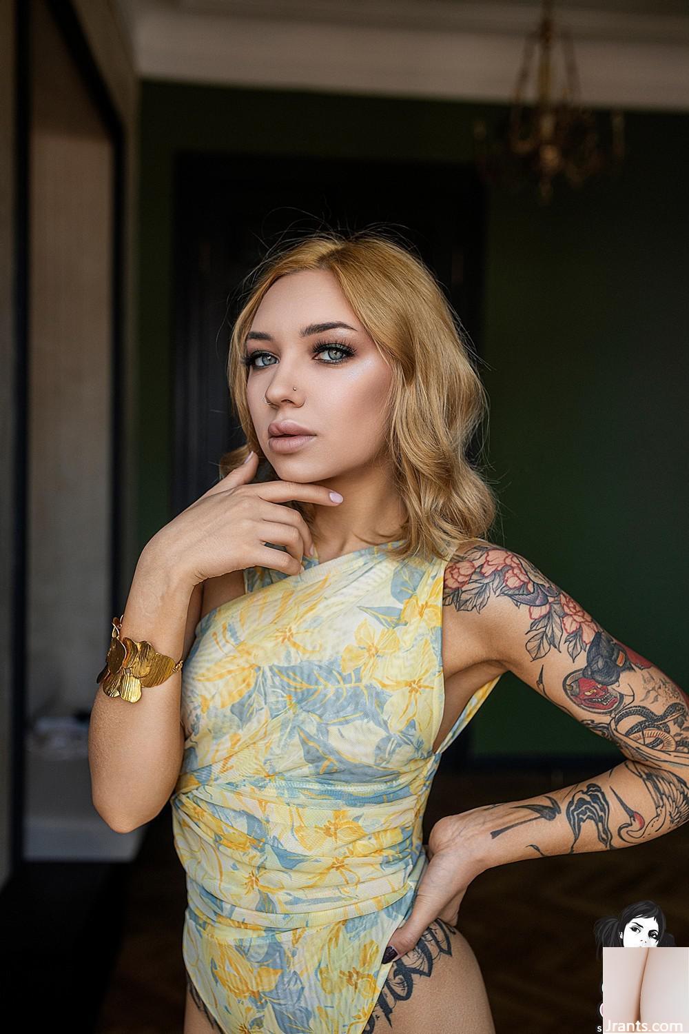 (Suicide Girls) 03 janvier 2025 -Roxylove -Golden Princess (54P)