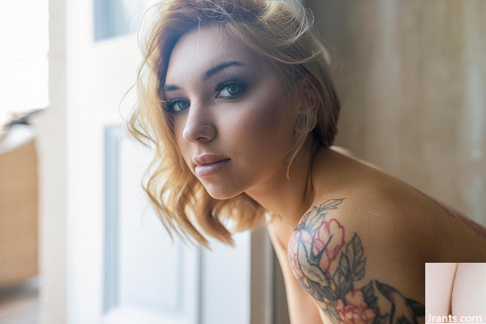 (Suicide Girls) 03 de enero de 2025 -Roxylove -Princesa Dorada (54P)