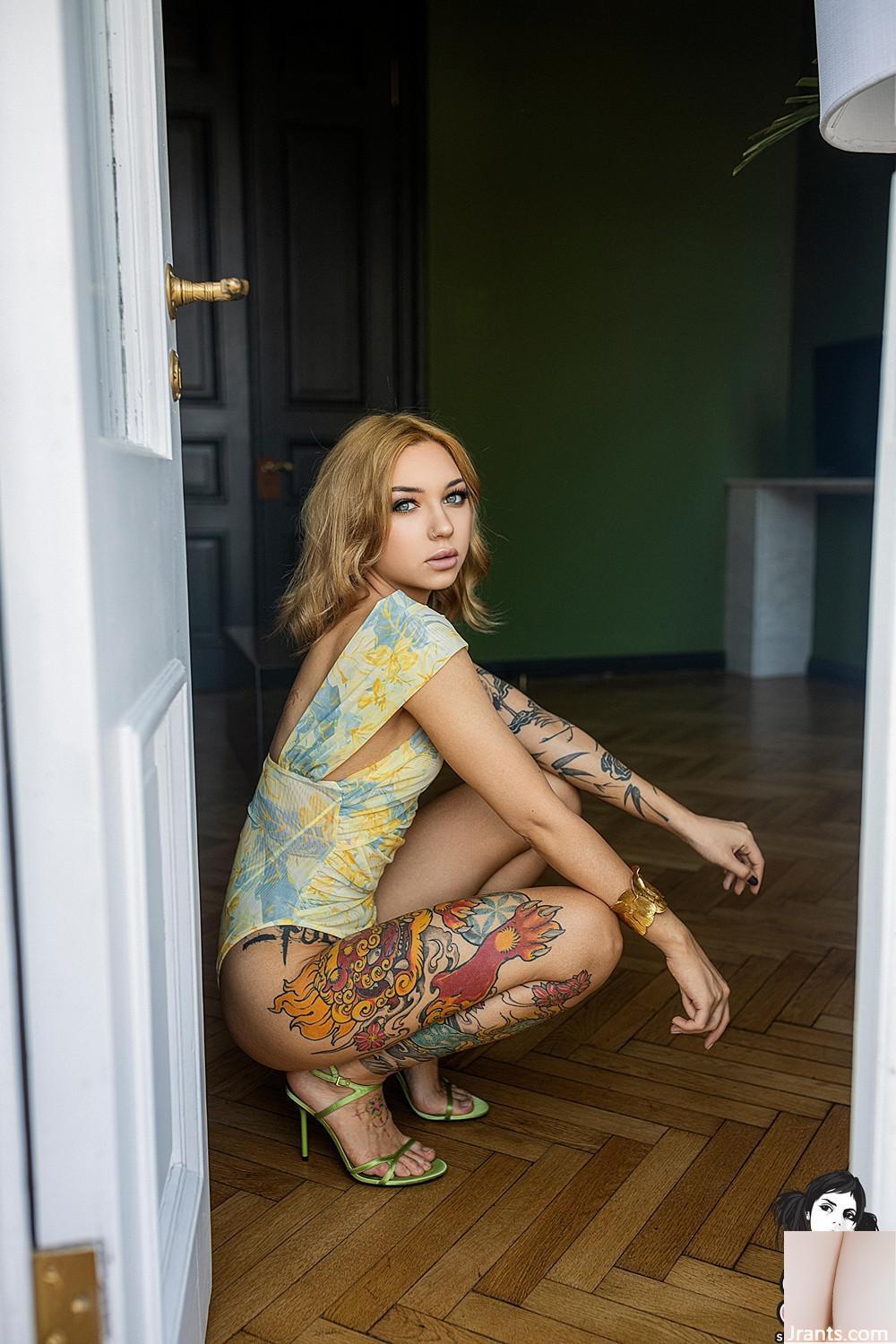 (Suicide Girls) 03 janvier 2025 -Roxylove -Golden Princess (54P)