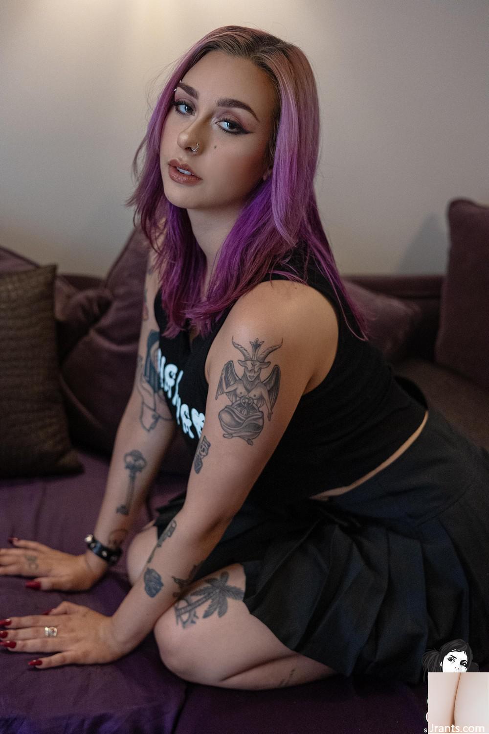 (Suicide Girls) 01 janvier 2025 -Eleonxrwild – Monde malade (54P)