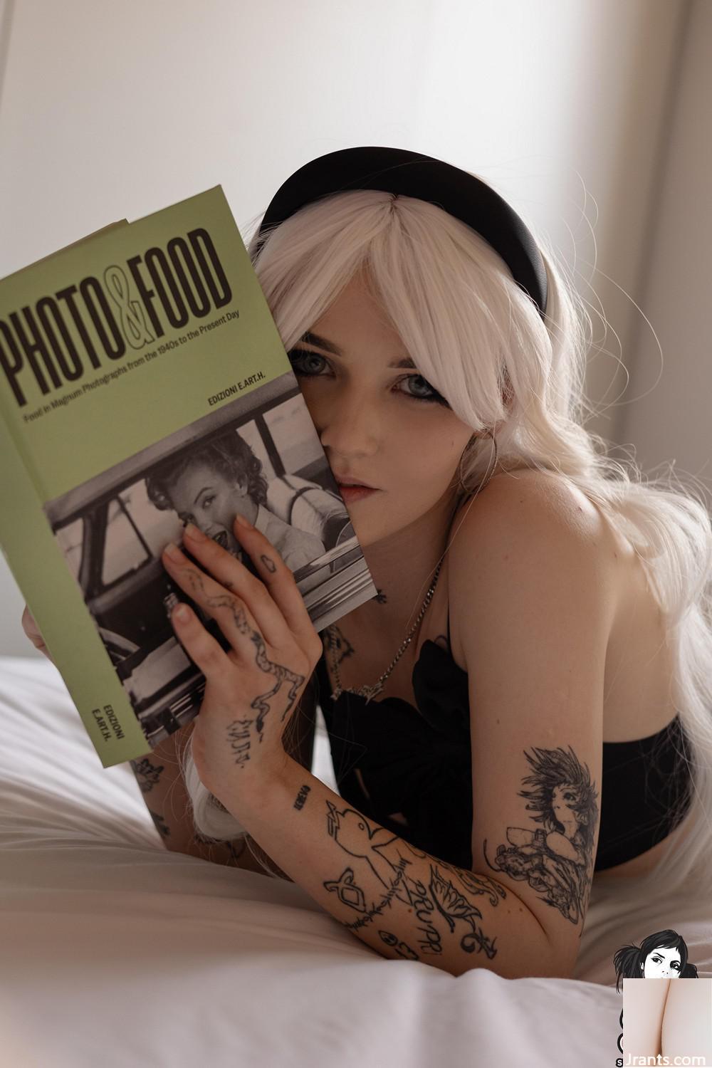 D(Suicide Girls) 05 janvier 2025-Raziel- Perdu dans l&rsquo;histoire (55P)