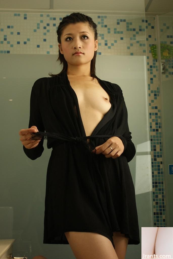 Collection de modèles chinois) La partie supérieure du modèle aux longues jambes Qianqian est photographiée en privé dans la salle de bain (86P)